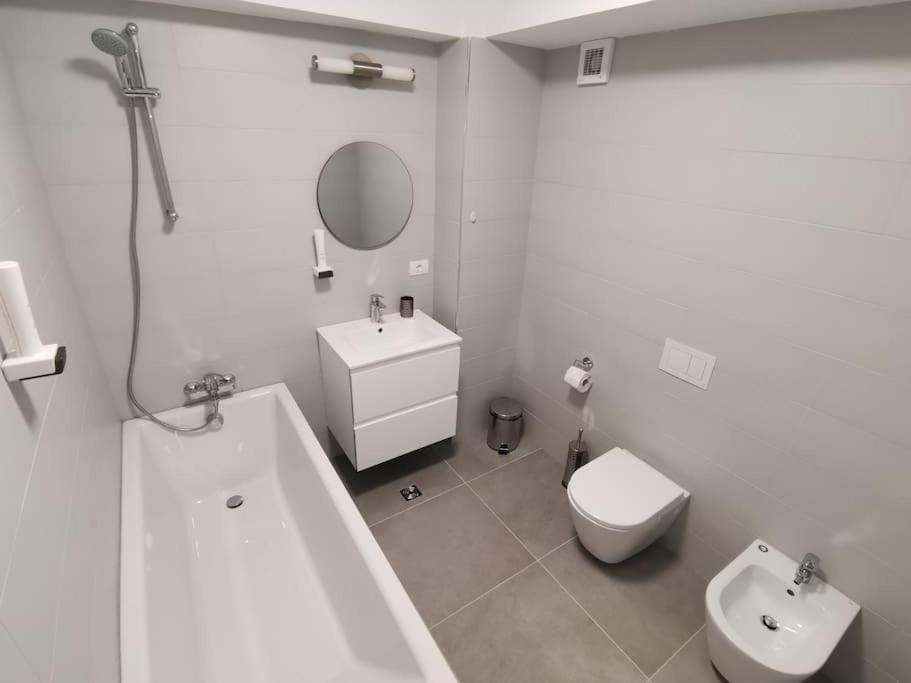 City Center Accomodation- 401 Resita Buitenkant foto